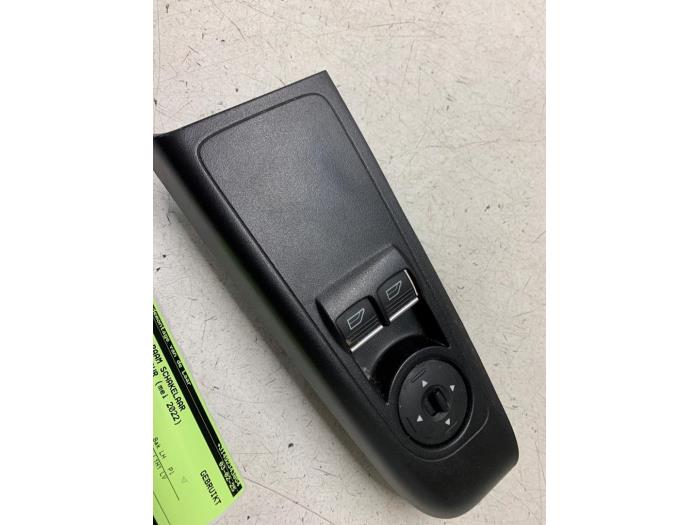 Usados Interruptor de ventanilla eléctrica Ford Transit Courier 1.5 TDCi 75 Precio € 30,25 IVA incluido ofrecido por Autodemontage van de Laar