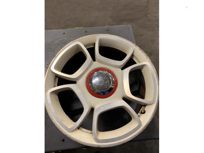 Używane Obrecz Fiat 500C/595C/695C 1.4 T-Jet 16V Cena € 100,00 Procedura marży oferowane przez Autodemontage van de Laar