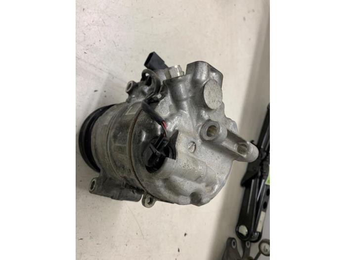 Usagé Compresseur de clim Audi A4 Avant (B9) 3.0 TDI V6 24V Quattro Prix € 150,00 Règlement à la marge proposé par Autodemontage van de Laar