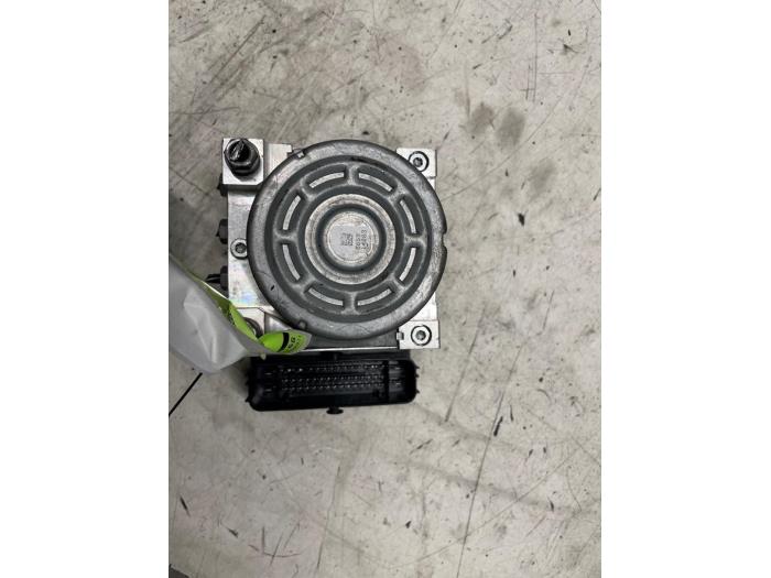 Usagé Bloc ABS Skoda Superb Combi (3V5) 2.0 TDI Prix € 225,00 Règlement à la marge proposé par Autodemontage van de Laar