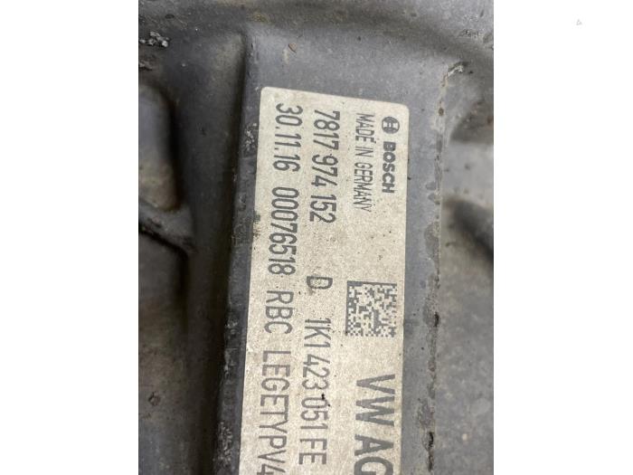 Usagé Pompe de direction Volkswagen Caddy IV 1.4 TGI BlueMotion Prix € 125,00 Règlement à la marge proposé par Autodemontage van de Laar