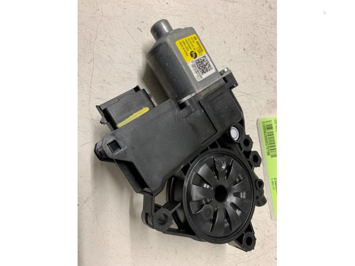 Usados Motor de ventanilla de puerta Kia Proceed (CD) 1.0i T-GDi 12V Precio € 50,00 Norma de margen ofrecido por Autodemontage van de Laar
