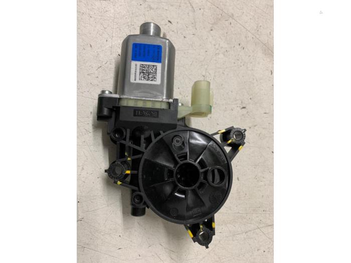 Usados Motor de ventanilla de puerta Kia Proceed (CD) 1.0i T-GDi 12V Precio € 50,00 Norma de margen ofrecido por Autodemontage van de Laar