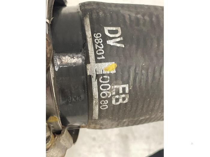 Gebrauchte Intercooler Schlauch Peugeot 308 SW (L4/L9/LC/LJ/LR) 1.2 12V e-THP PureTech 130 Preis € 25,00 Margenregelung angeboten von Autodemontage van de Laar