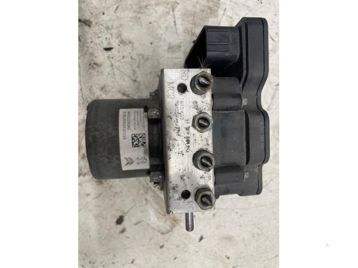 Usagé Bloc ABS Peugeot 308 SW (L4/L9/LC/LJ/LR) 1.2 12V e-THP PureTech 130 Prix € 200,00 Règlement à la marge proposé par Autodemontage van de Laar