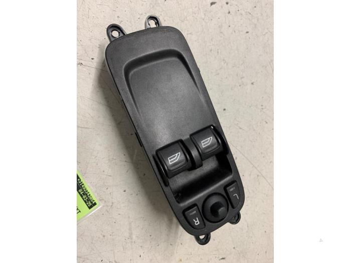 Usados Interruptor de ventanilla eléctrica Volvo C30 (EK/MK) 1.6 16V Precio € 25,00 Norma de margen ofrecido por Autodemontage van de Laar
