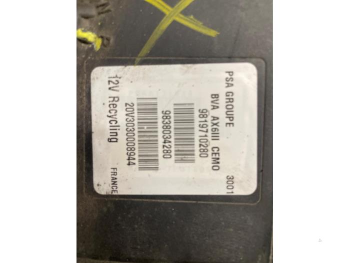 Getriebe van een Opel Crossland (X) 1.2 Turbo 12V 2021