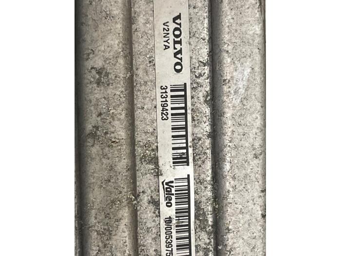 Usados Intercooler Volvo V60 I (FW/GW) 2.4 D5 20V Precio € 60,00 Norma de margen ofrecido por Autodemontage van de Laar