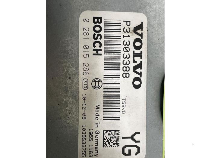 Used Engine management computer Volvo V60 I (FW/GW) 2.4 D5 20V Price € 75,00 Margin scheme offered by Autodemontage van de Laar