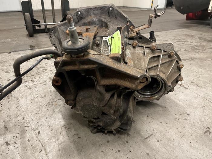 Getriebe van een Renault Master II (JD) 2.5 dCi 150 FAP 2008