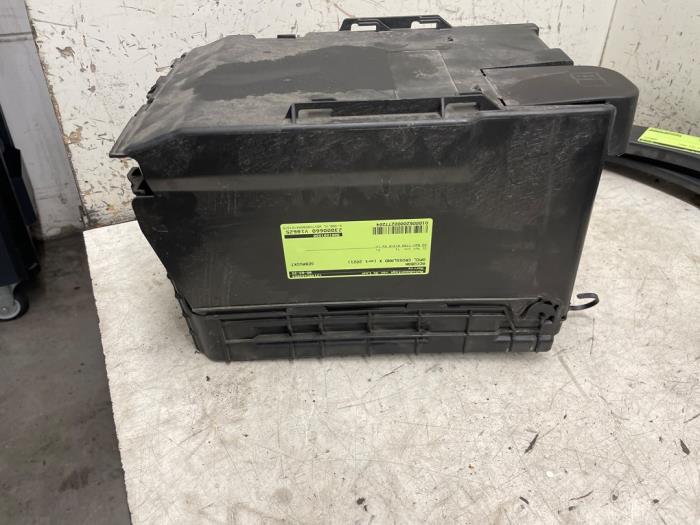 Begagnade Batterilåda Opel Crossland (X) 1.2 Turbo 12V Pris € 40,00 Marginaltabell erbjuds av Autodemontage van de Laar