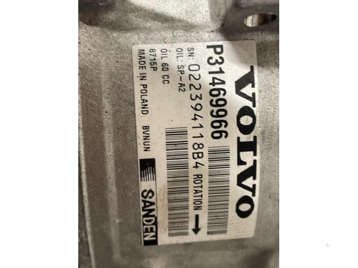 Usagé Pompe clim Volvo V40 Cross Country (MZ) 1.5 T3 16V Geartronic Prix € 100,00 Règlement à la marge proposé par Autodemontage van de Laar