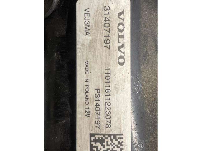 Usagé Démarreur Volvo V40 Cross Country (MZ) 1.5 T3 16V Geartronic Prix € 50,00 Règlement à la marge proposé par Autodemontage van de Laar