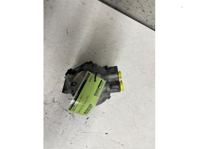 Usagé Pompe clim Renault Clio IV (5R) 1.6 Turbo 16V RS 200 EDC Prix € 120,00 Règlement à la marge proposé par Autodemontage van de Laar