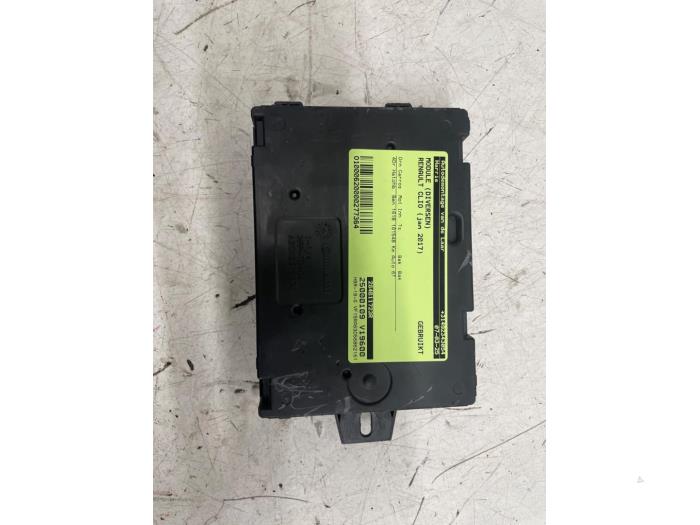 Używane Modul (rózne) Renault Clio IV (5R) 1.6 Turbo 16V RS 200 EDC Cena € 50,00 Procedura marży oferowane przez Autodemontage van de Laar