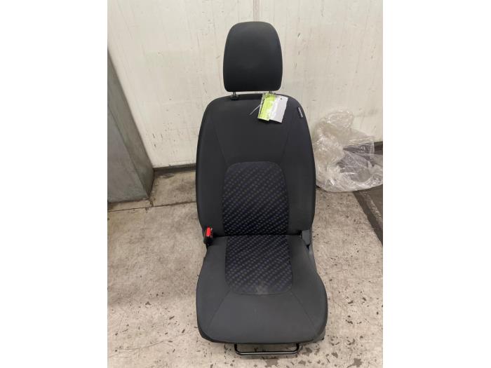 Używane Fotel lewy Suzuki Celerio (LF) 1.0 12V Dualjet Cena € 100,00 Procedura marży oferowane przez Autodemontage van de Laar