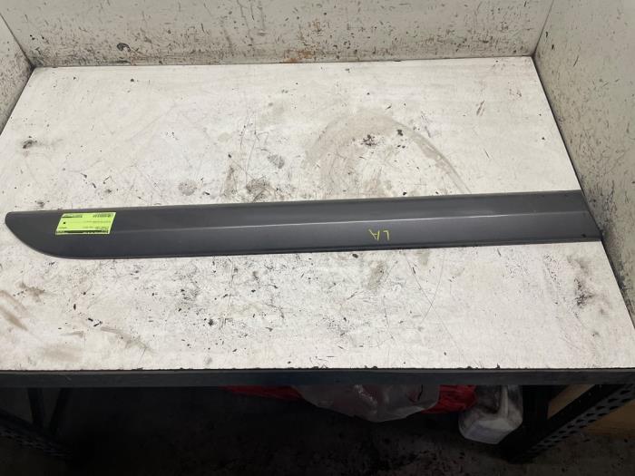 Begagnade Dörrstripe Citroen Jumpy 2.0 Blue HDI 120 Pris € 25,00 Marginaltabell erbjuds av Autodemontage van de Laar