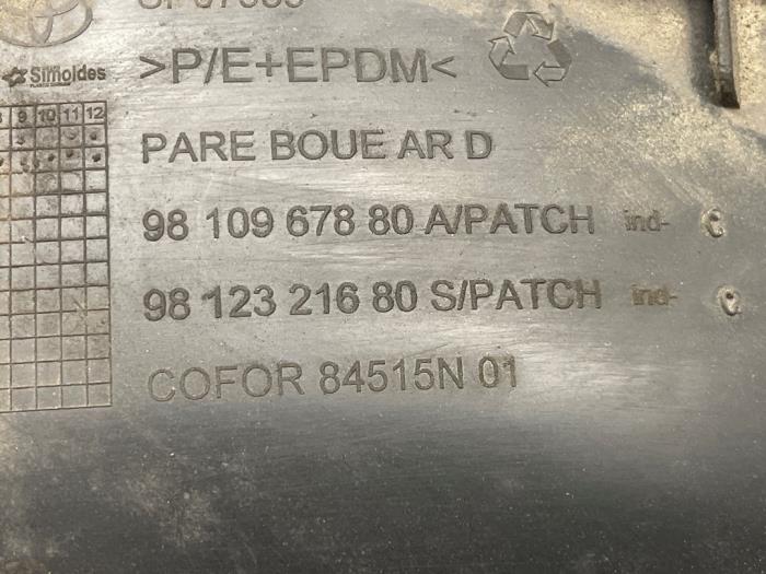 Używane Nadkole Citroen Jumpy 2.0 Blue HDI 120 Cena € 35,00 Procedura marży oferowane przez Autodemontage van de Laar