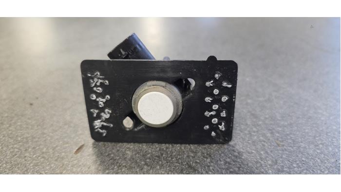 Usados Sensor PDC Opel Corsa Precio € 25,00 Norma de margen ofrecido por Autodemontage van de Laar