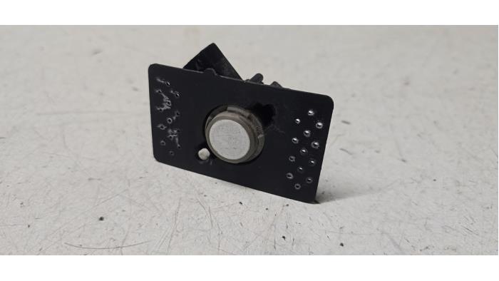 Usados Sensor PDC Opel Corsa Precio € 25,00 Norma de margen ofrecido por Autodemontage van de Laar