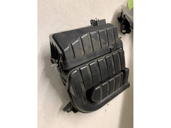 Gebrauchte Luftfiltergehäuse Suzuki Celerio (LF) 1.0 12V Dualjet Preis € 50,00 Margenregelung angeboten von Autodemontage van de Laar