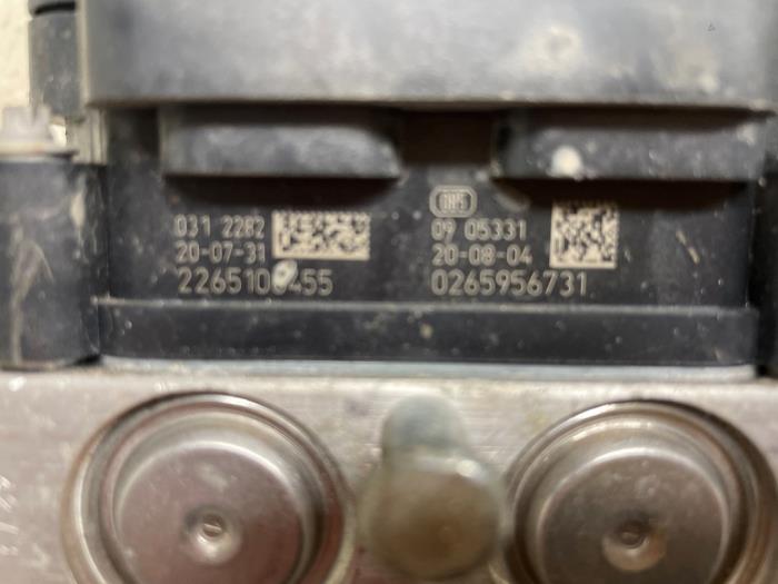 Used ABS pump Toyota Aygo (B40) 1.0 12V VVT-i Price € 50,00 Margin scheme offered by Autodemontage van de Laar