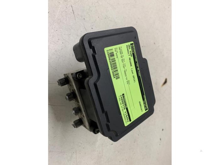 Usagé Bloc ABS Renault Megane III Berline (BZ) 1.2 16V TCE 115 Prix € 150,00 Règlement à la marge proposé par Autodemontage van de Laar
