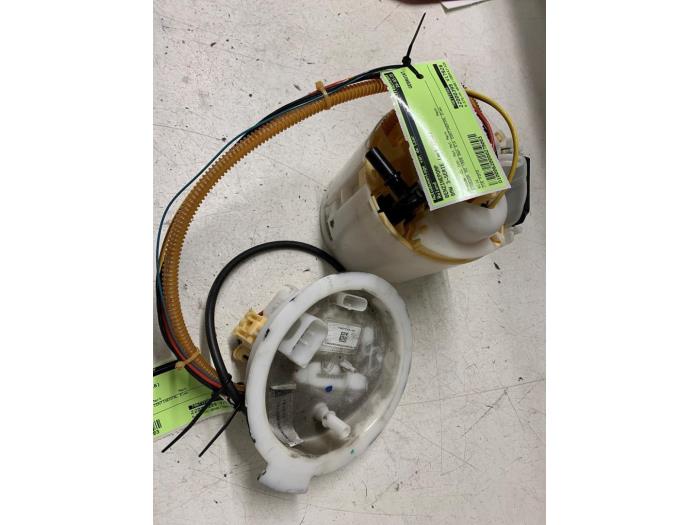 Begagnade Bensinpump BMW 3 serie (F30) 330e Pris € 75,00 Marginaltabell erbjuds av Autodemontage van de Laar