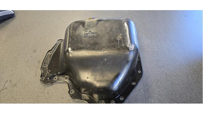 Used Sump Volkswagen Polo V (6R) 1.2 12V BlueMotion Technology Price € 35,00 Margin scheme offered by Autodemontage van de Laar