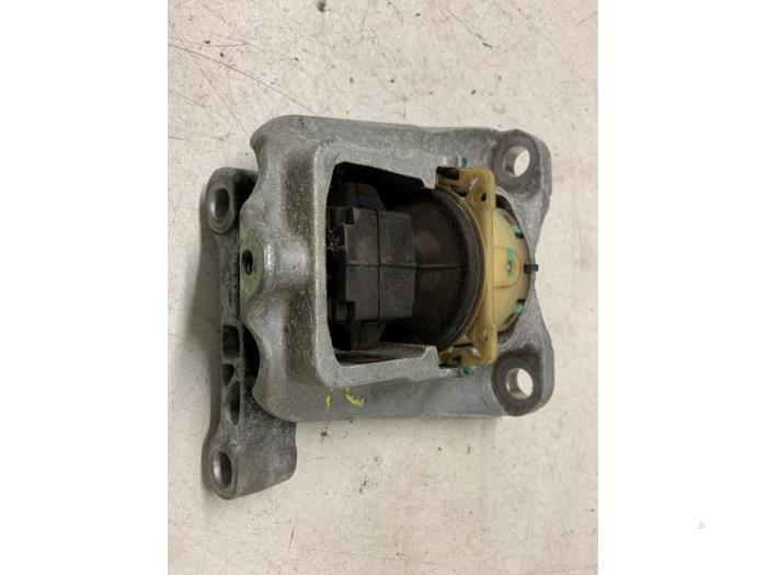 Usagé Support moteur Ford Ka+ 1.2 Ti-VCT Prix € 25,00 Règlement à la marge proposé par Autodemontage van de Laar