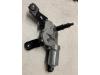 Motor de limpiaparabrisas detrás de un Kia Picanto (TA), 2011 / 2017 1.0 12V, Hatchback, Gasolina, 998cc, 49kW (67pk), FWD, G3LA, 2011-05 / 2017-03, TAF4P1; TAF4P2; TAF4P5; TAF4P6; TAF5P1; TAF5P2; TAF5P5; TAF5P6 2016