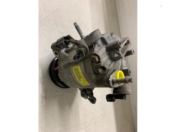 Usagé Pompe clim Ford Fiesta 6 (JA8) 1.0 Ti-VCT 12V 65 Prix € 120,00 Règlement à la marge proposé par Autodemontage van de Laar