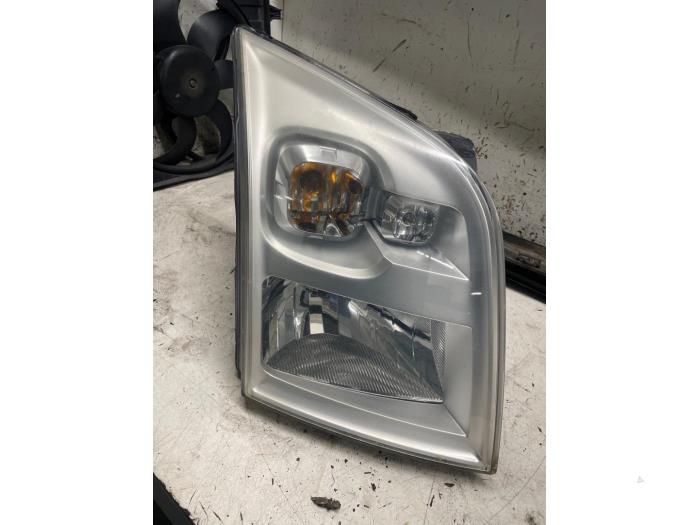 Używane Reflektor prawy Ford Transit 2.2 TDCi 16V Cena € 50,00 Procedura marży oferowane przez Autodemontage van de Laar