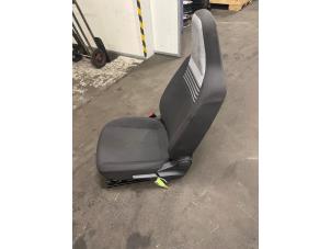 Begagnade Säte, vänster Volkswagen Up! (121) 1.0 12V 60 Pris € 135,00 Marginaltabell erbjuds av Autodemontage van de Laar