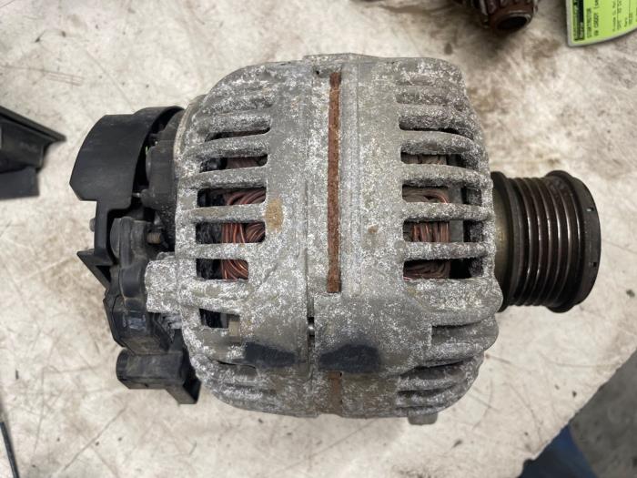 Dynamo från en Volkswagen Caddy III (2KA,2KH,2CA,2CH) 1.6 TDI 16V 2015