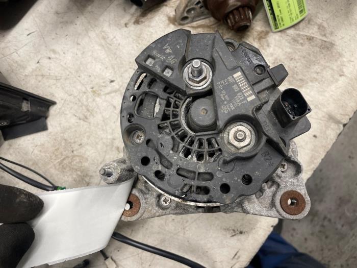 Dynamo från en Volkswagen Caddy III (2KA,2KH,2CA,2CH) 1.6 TDI 16V 2015