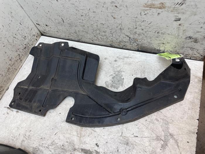 Usados Parachoque placa base Citroen C-Zero 16 kWh Precio € 25,00 Norma de margen ofrecido por Autodemontage van de Laar