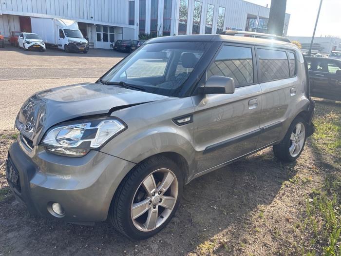 Używane Dzwignik Kia Soul I (AM) 1.6 CVVT 16V Cena € 30,00 Procedura marży oferowane przez Autodemontage van de Laar