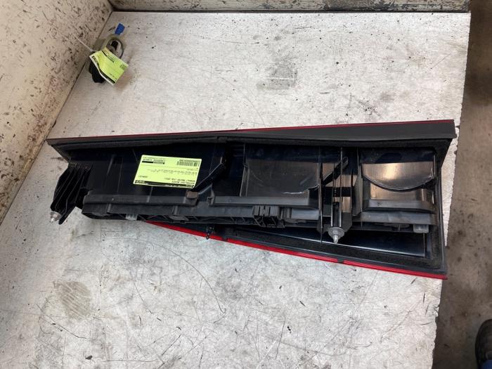 Baklykta, höger från en Renault Master III (MA/MB/MC/MD/MH/MF/MG/MH) 2.3 dCi 150 16V 2021