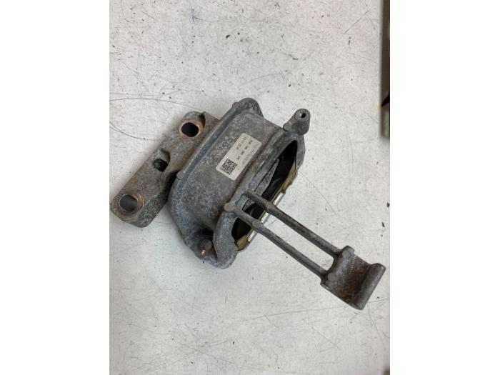 Used Engine mount Skoda Octavia Combi (5EAC) 1.0 TSI 12V Price € 35,00 Margin scheme offered by Autodemontage van de Laar