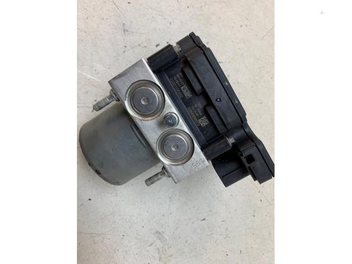 Begagnade ABS-pump Opel Karl 1.0 12V Pris € 120,00 Marginaltabell erbjuds av Autodemontage van de Laar