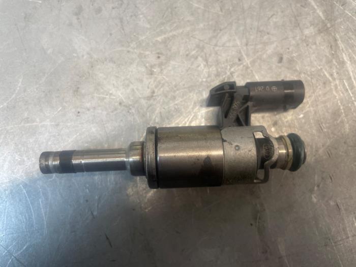Usagé Injecteur (injection essence) Volkswagen Golf VII (AUA) 1.2 TSI 16V Prix € 35,00 Règlement à la marge proposé par Autodemontage van de Laar