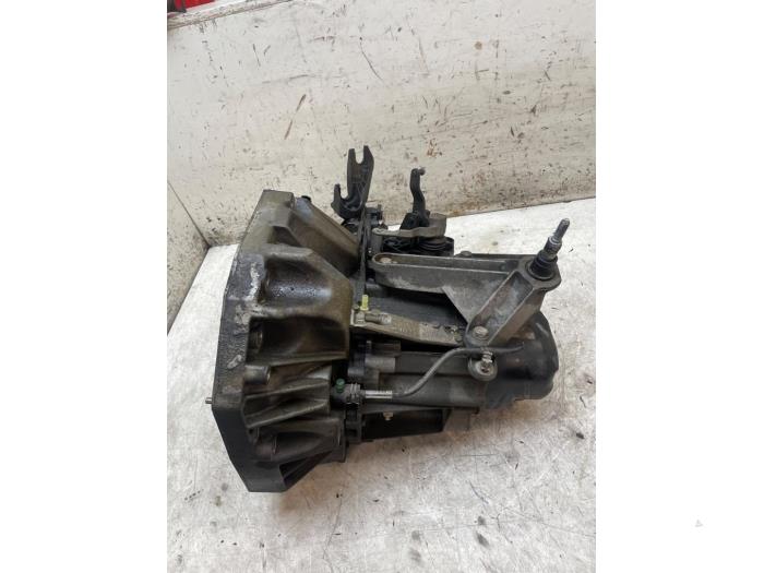 Gebrauchte Getriebe Renault Clio III (BR/CR) 1.4 16V Preis € 300,00 Margenregelung angeboten von Autodemontage van de Laar