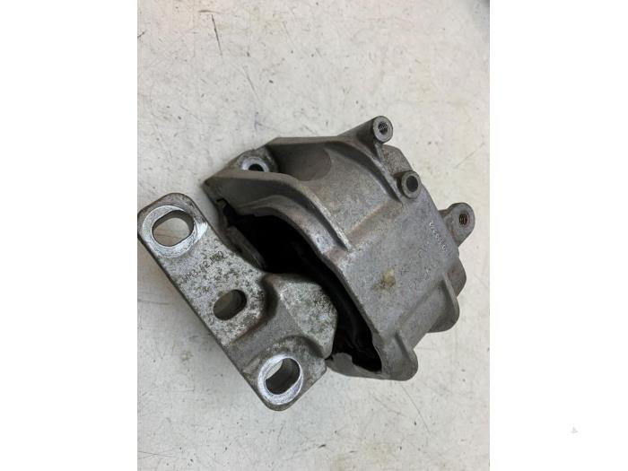 Used Engine mount Volkswagen Scirocco (137/13AD) 1.4 TSI 122 16V Price € 25,00 Margin scheme offered by Autodemontage van de Laar