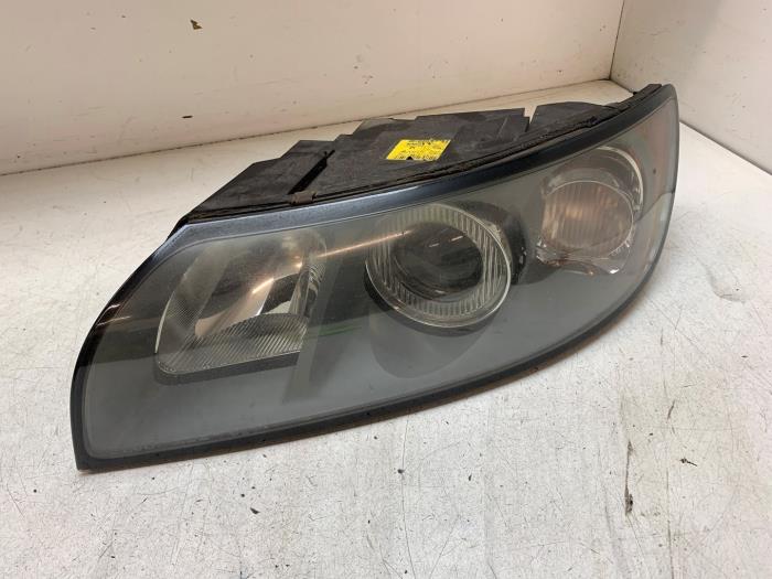 Używane Reflektor lewy Volvo V50 (MW) 2.0 D 16V Cena € 65,00 Procedura marży oferowane przez Autodemontage van de Laar