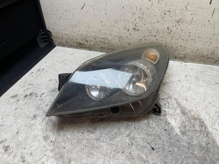 Gebrauchte Scheinwerfer links Opel Astra H GTC (L08) 1.6 16V Twinport Preis € 50,00 Margenregelung angeboten von Autodemontage van de Laar