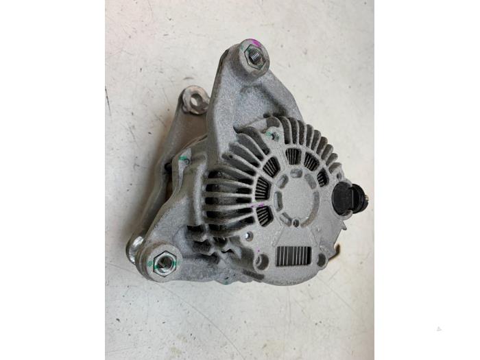 Begagnade Dynamo Mazda 2 (DJ/DL) 1.5 SkyActiv-G 90 Pris € 50,00 Marginaltabell erbjuds av Autodemontage van de Laar