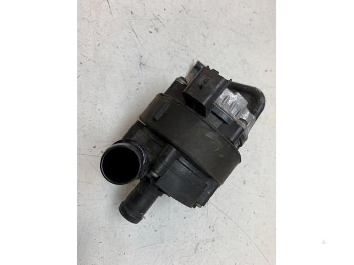 Begagnade Extra vattenpump Renault Trafic (1FL/2FL/3FL/4FL) 2.0 dCi 16V 120 Pris € 40,00 Marginaltabell erbjuds av Autodemontage van de Laar