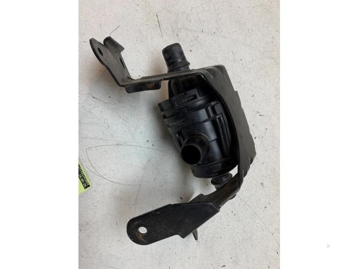Begagnade Extra vattenpump Renault Trafic (1FL/2FL/3FL/4FL) 2.0 dCi 16V 120 Pris € 60,00 Marginaltabell erbjuds av Autodemontage van de Laar