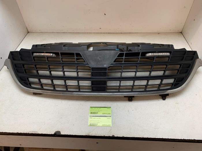 Używane Grill Renault Trafic (1FL/2FL/3FL/4FL) 2.0 dCi 16V 120 Cena € 75,00 Procedura marży oferowane przez Autodemontage van de Laar